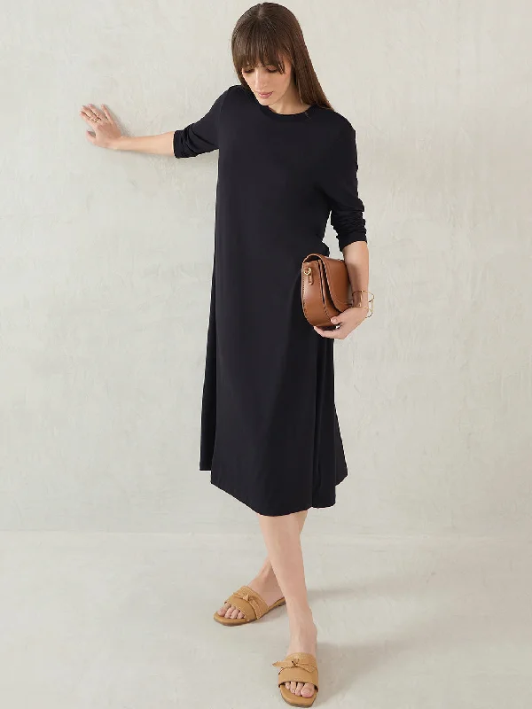 Midi dresses with halter necks for a stylish and comfortable option Bamboo Black Knit T-Shirt Midi Dress Midi dresses with halter necks for a stylish and comfortable option Bamboo Black Knit T-Shirt Midi Dress