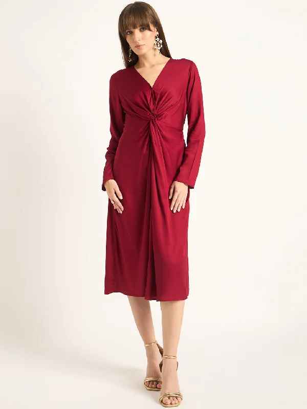 Midi dresses with gathered skirts for a full and flowing silhouette Red Front Twist Detail Midi Dress Midi dresses with gathered skirts for a full and flowing silhouette Red Front Twist Detail Midi Dress