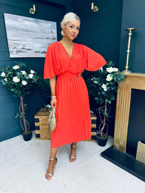 Midi dresses with ruched sleeves for a more fitted and stylish arm look Eabha Pleated Midi Dress Amber Midi dresses with ruched sleeves for a more fitted and stylish arm look Eabha Pleated Midi Dress Amber