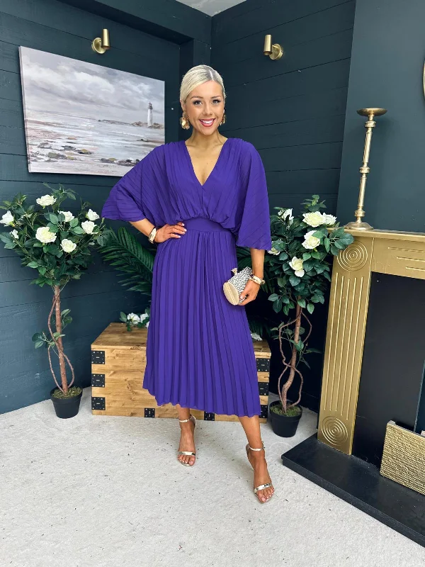 Midi dresses with geometric cutouts for a contemporary and edgy look Eabha Pleated Midi Dress Violet Midi dresses with geometric cutouts for a contemporary and edgy look Eabha Pleated Midi Dress Violet