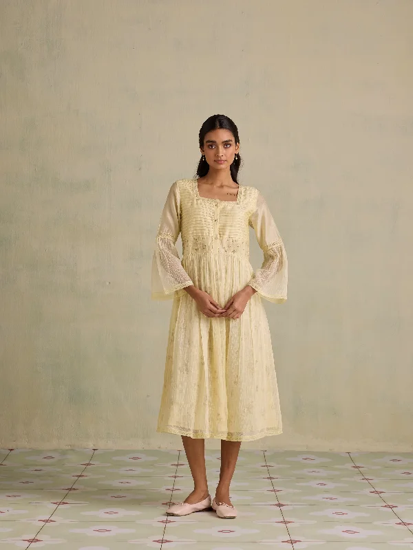 Midi dresses with cold - shoulder cutouts for a trendy style Straw Fern Midi Dress