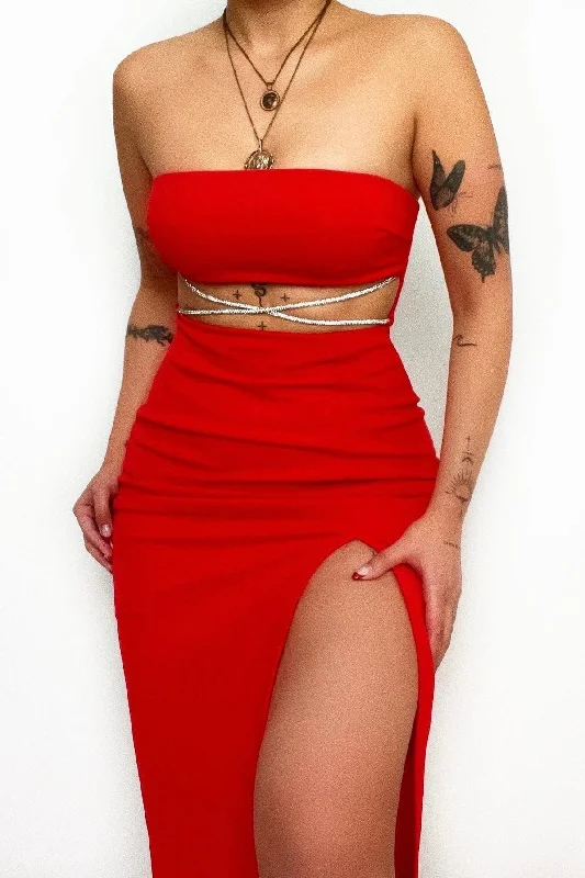 Velvet midi dresses in jewel tones for a glamorous winter event Reign Midi Dress - Red Velvet midi dresses in jewel tones for a glamorous winter event Reign Midi Dress - Red