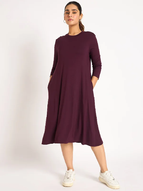 Midi dresses with mesh inserts for a trendy and breathable option Wine Knit T-Shirt Midi Dress Midi dresses with mesh inserts for a trendy and breathable option Wine Knit T-Shirt Midi Dress
