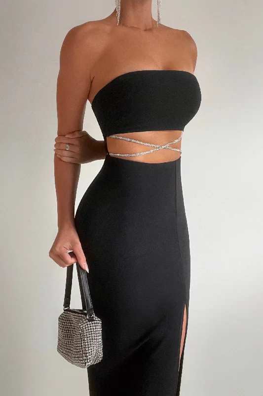 Midi dresses with ruffled bodices for a more pronounced feminine look Reign Midi Dress - Black Midi dresses with ruffled bodices for a more pronounced feminine look Reign Midi Dress - Black