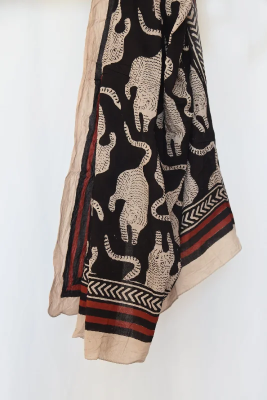 Ankle - Length Women's Printed Joggers for TravelingThe Pareo // Puma