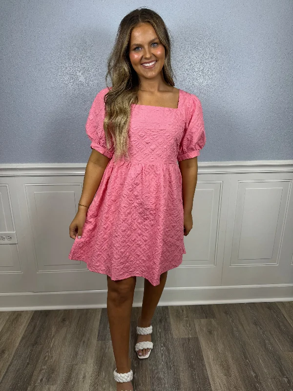 Sheath Women Dress with a Tailored Fit for a Professional LookLight pink textured puff sleeve dress Sheath Women Dress with a Tailored Fit for a Professional LookLight pink textured puff sleeve dress