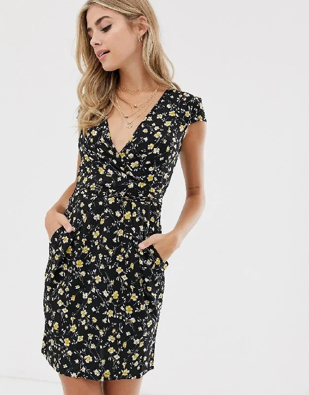 Maxi Women Dress with Floral Print for a Bohemian VibeFloral Wrap Tulip Dress