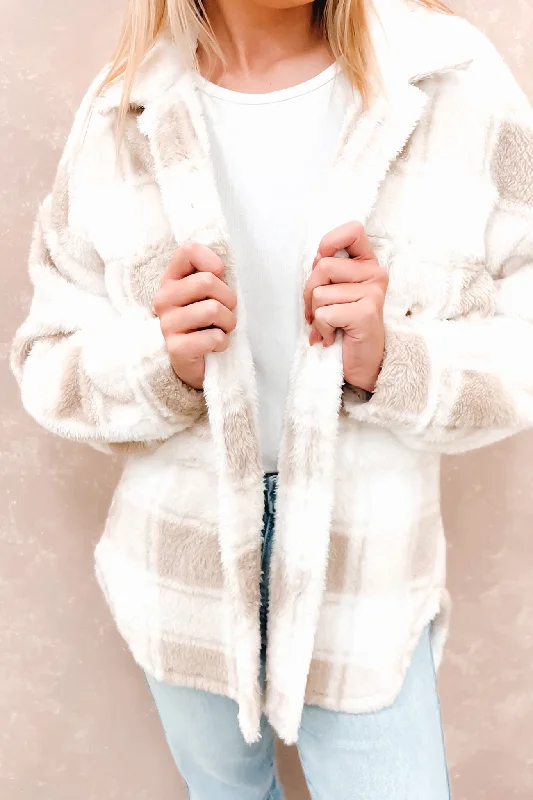 Women's trench coats with a removable belt for customizable stylingFraser Cosy Shacket Beige White Women's trench coats with a removable belt for customizable stylingFraser Cosy Shacket Beige White
