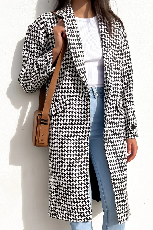 Women's cropped down jackets in bold colors for a sporty and fashionable winter outfitKelly Coat Houndstooth Women's cropped down jackets in bold colors for a sporty and fashionable winter outfitKelly Coat Houndstooth