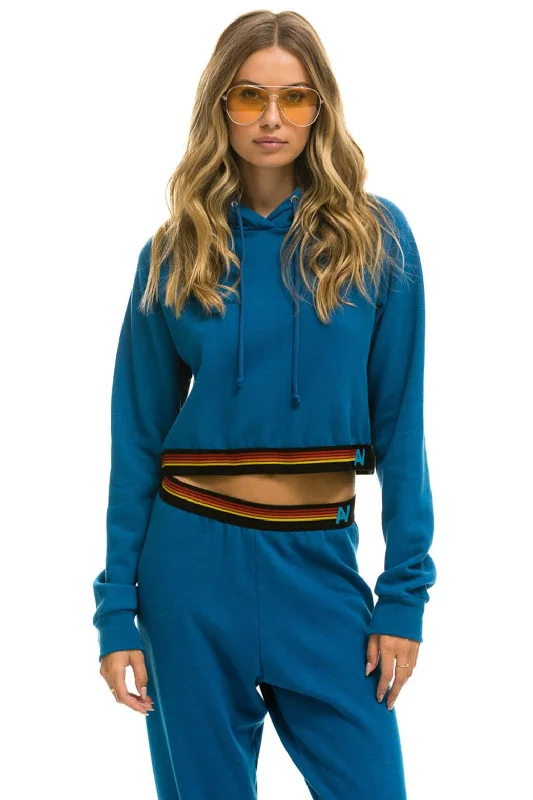 Women's graphic - printed sweatshirt featuring floral patterns for a feminine touchLOGO STRIPE CROP PULLOVER HOODIE - CARIBBEAN Women's graphic - printed sweatshirt featuring floral patterns for a feminine touchLOGO STRIPE CROP PULLOVER HOODIE - CARIBBEAN
