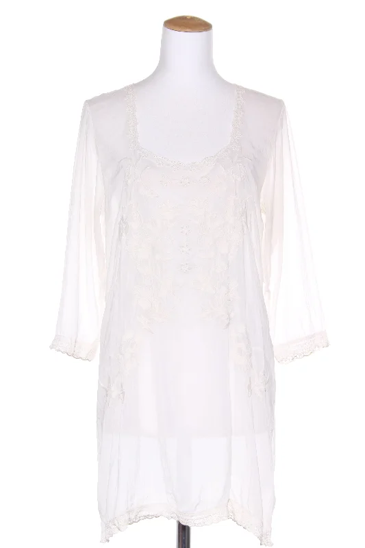 Ruffled Women Dress with Multiple Layers for a Playful and Girly Style Ruffled Women Dress with Multiple Layers for a Playful and Girly Style JOHNNY WAS - Embroidered rayon tunic! 10 Ruffled Women Dress with Multiple Layers for a Playful and Girly Style Ruffled Women Dress with Multiple Layers for a Playful and Girly Style JOHNNY WAS - Embroidered rayon tunic! 10