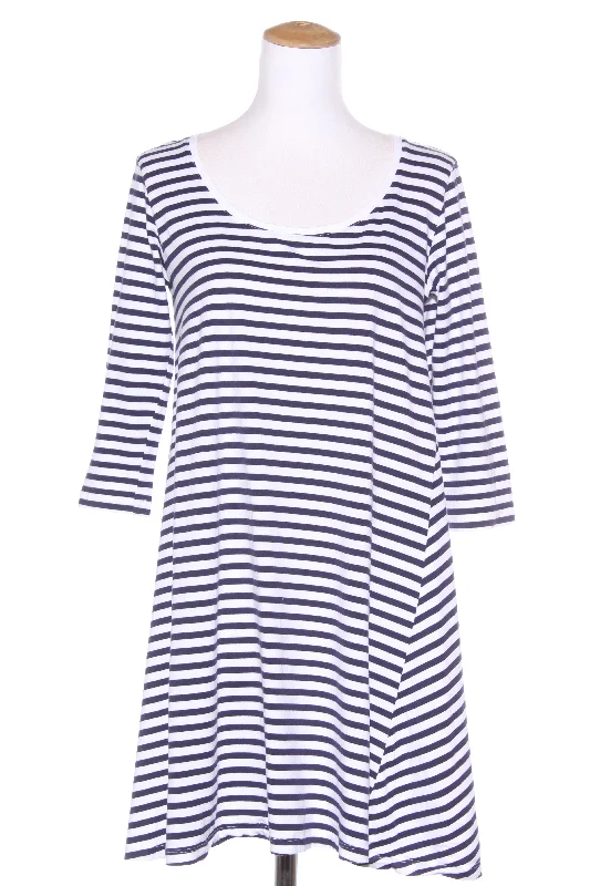 Halter Neck Women Dress to Show Off the Shoulders and Neckline Halter Neck Women Dress to Show Off the Shoulders and Neckline KOWTOW - BB stripe dress! 10 Halter Neck Women Dress to Show Off the Shoulders and Neckline Halter Neck Women Dress to Show Off the Shoulders and Neckline KOWTOW - BB stripe dress! 10