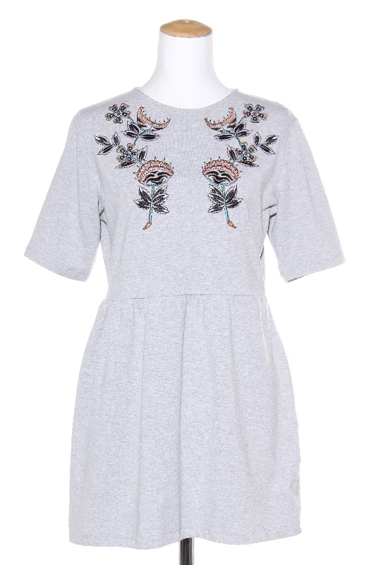 Plus Size Women Dress with a Flattering A - Line Cut for Comfort and Style Plus Size Women Dress with a Flattering A - Line Cut for Comfort and Style LONELY HEARTS - Venus flytrap embroidered dress! 10 Plus Size Women Dress with a Flattering A - Line Cut for Comfort and Style Plus Size Women Dress with a Flattering A - Line Cut for Comfort and Style LONELY HEARTS - Venus flytrap embroidered dress! 10