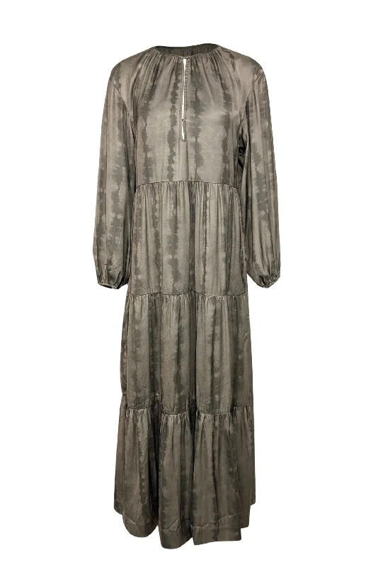 Halter Neck Women Dress to Show Off the Shoulders and Neckline Halter Neck Women Dress to Show Off the Shoulders and Neckline Brochu Walker - Green Watercolor Tie-Dye Printed Satin Maxi Dress Sz M Halter Neck Women Dress to Show Off the Shoulders and Neckline Halter Neck Women Dress to Show Off the Shoulders and Neckline Brochu Walker - Green Watercolor Tie-Dye Printed Satin Maxi Dress Sz M
