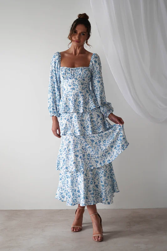 Maxi dresses with a pleated skirt for a timeless and elegant appearanceAmelie Floral Print Maxi Dress | Blue/White Maxi dresses with a pleated skirt for a timeless and elegant appearanceAmelie Floral Print Maxi Dress | Blue/White