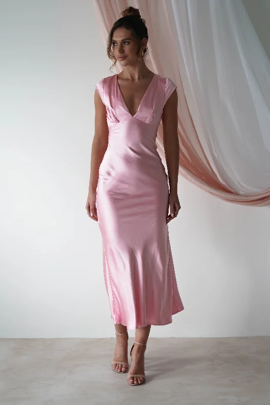 Maxi dresses with a ruffled neckline for a charming lookNellie Soft Satin Midaxi Dress | Pink Maxi dresses with a ruffled neckline for a charming lookNellie Soft Satin Midaxi Dress | Pink