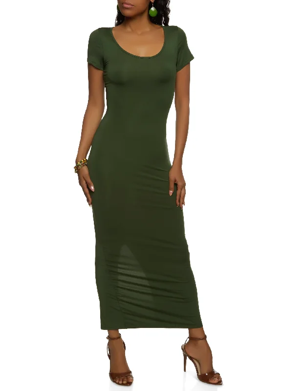 Maxi dresses with cut - out details on the sides for a modern edgeSolid Scoop Neck Maxi Dress Maxi dresses with cut - out details on the sides for a modern edgeSolid Scoop Neck Maxi Dress