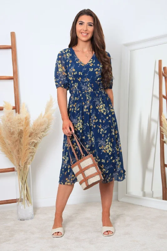 Midi dresses with side slits for a sexy and elegant appearanceDouble Second Navy Chiffon V-Neck Shirred Waist Dress
