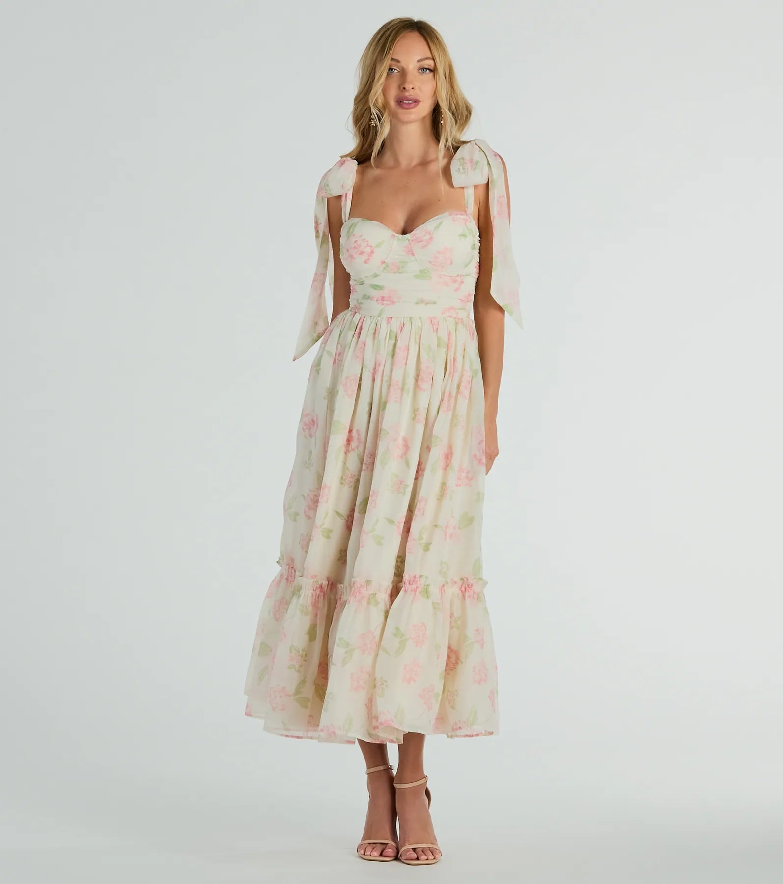 Midi dresses with keyhole backs for a flirty and unexpected detailGretchen Sweetheart Tie Floral Chiffon Midi Dress Midi dresses with keyhole backs for a flirty and unexpected detailGretchen Sweetheart Tie Floral Chiffon Midi Dress