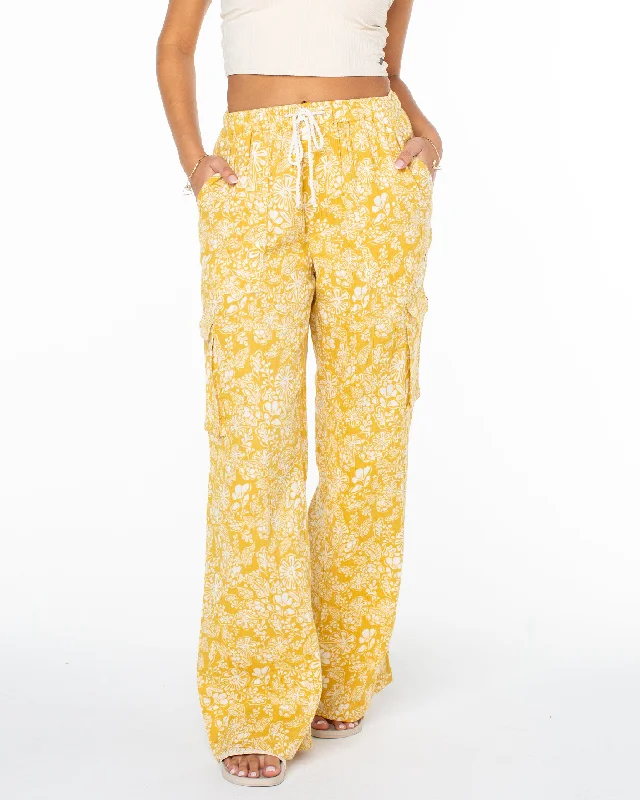 Women's velvet party pants Embellished women jeans with studs or rhinestones for a glamorous touch Precious Cargo Printed Pants - Sauterne Women's velvet party pants Embellished women jeans with studs or rhinestones for a glamorous touch Precious Cargo Printed Pants - Sauterne