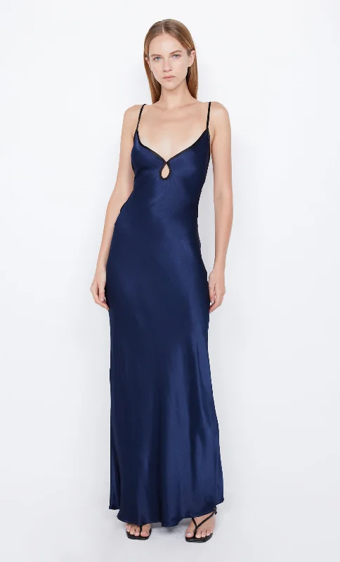 Maxi dresses with a V - neckline for a flattering and elongating shapeCEDAR CITY MAXI DRESS - INK/BLACK Maxi dresses with a V - neckline for a flattering and elongating shapeCEDAR CITY MAXI DRESS - INK/BLACK