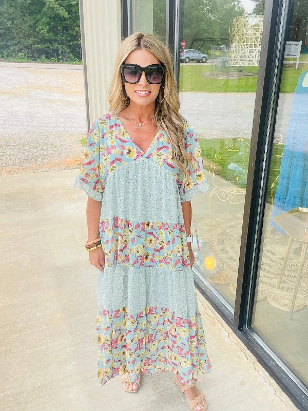 Sheer maxi dresses with lace overlays for a romantic touchMINT FLORAL MAXI