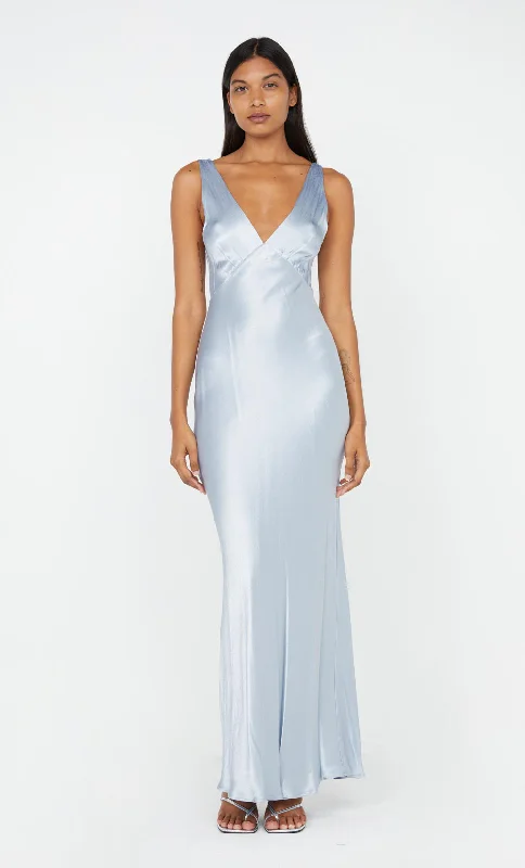 Maxi dresses with a pleated skirt for a timeless and elegant appearanceMOON DANCE VERONA DRESS - DUSTY BLUE Maxi dresses with a pleated skirt for a timeless and elegant appearanceMOON DANCE VERONA DRESS - DUSTY BLUE