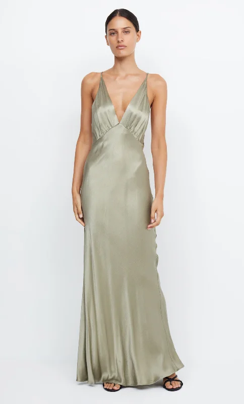 Maxi dresses with a gathered skirt for a voluminous and dramatic effectMOON DANCE V MAXI DRESS - SAGE Maxi dresses with a gathered skirt for a voluminous and dramatic effectMOON DANCE V MAXI DRESS - SAGE