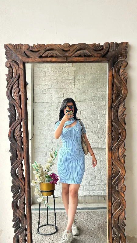 Bodycon dress with a cut - out detail for a sexy appeal​Cute dress 32-34 bust