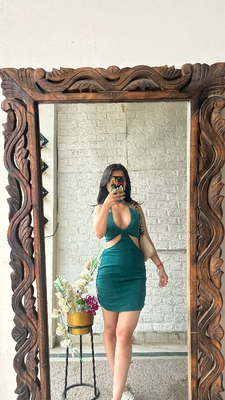 Bodycon dress with a cold - shoulder design​Cute dress 32 bust