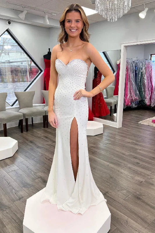 Prom dresses with side - slit skirts and beaded fringes for a glamorous appearanceWhite Mermaid Sweetheart Long Prom Dress With Slit