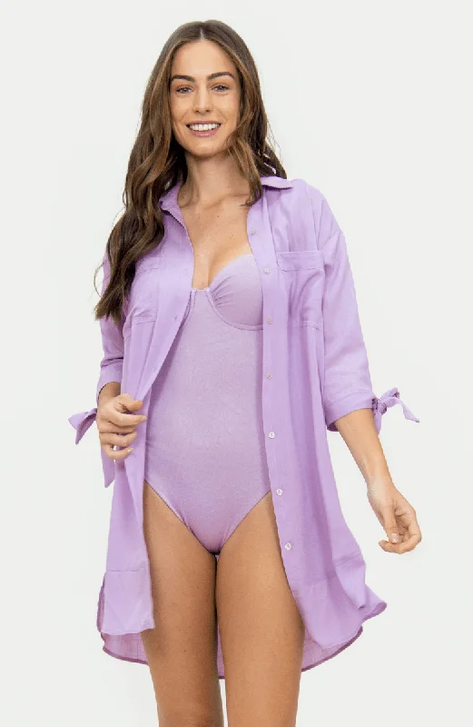 Thermal - lined cover ups for cooler beach eveningsCamisa Lila Bailando Entre Palmas Thermal - lined cover ups for cooler beach eveningsCamisa Lila Bailando Entre Palmas